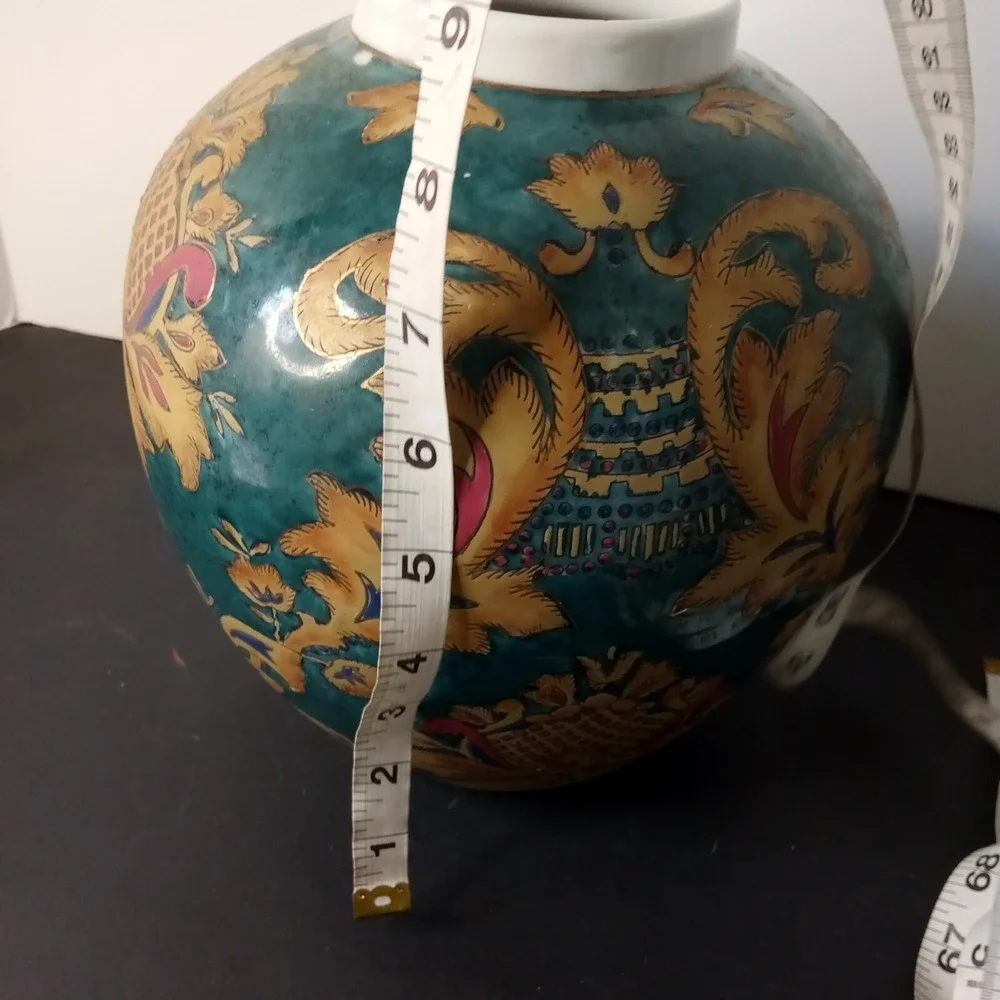 Medium  Round Porcelain vase Green In Color Floral‎ Pattern